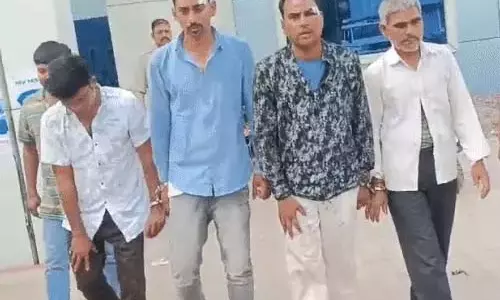 पुलिस ने गुंडागर्दी का भूत उतारा, लपक-लपक कर चलते दिखे बदमाश