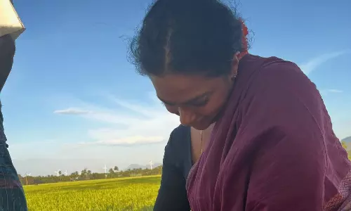 गोबर लगे नाखूनों के साथ राष्ट्रपति से मिला सम्मान — नित्या मेनन का अनसुना किस्सा गोबर लगे नाखूनों के साथ राष्ट्रपति से मिला सम्मान — नित्या मेनन का अनसुना किस्सा