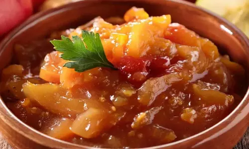 Apple Chutney: मसालेदार और स्वाद में अलग ट्राई करें ये डिश Apple Chutney: मसालेदार और स्वाद में अलग ट्राई करें ये डिश
