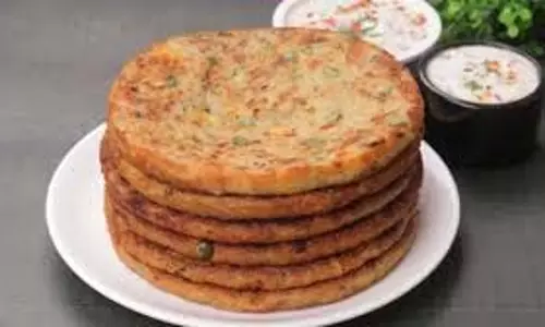 Aloo Lauki Uttapam: नाश्ते में साउथ इंडियन फ्लेवर का डालें ट्विस्ट, बनाएं आलू लौकी उत्तपम Aloo Lauki Uttapam: नाश्ते में साउथ इंडियन फ्लेवर का डालें ट्विस्ट, बनाएं आलू लौकी उत्तपम