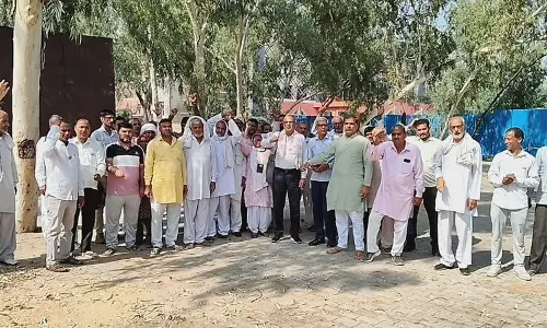 Haryana : खेतों में बिजली के टावरों को लेकर बवानी खेड़ा के किसान भड़के