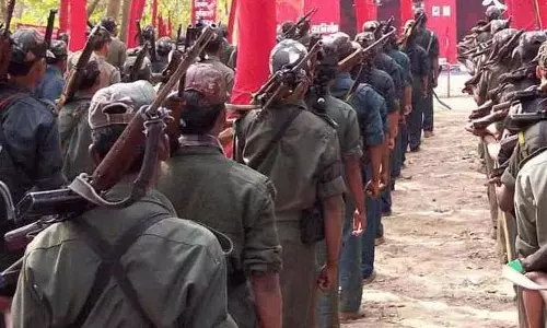 नारायणपुर में कई नक्सलियों ने किया सरेंडर, फोर्स के सामने डाले हथियार
