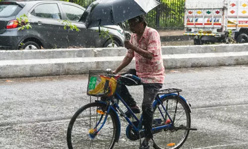 मौसम विभाग का कहना है कि चक्रवात मोन्था Bengal में भारी बारिश लाएगा