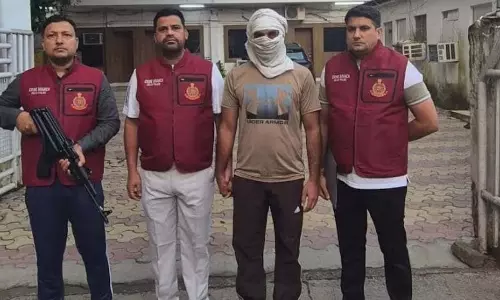 दाढ़ी मुंडवाकर पुलिस से बच रहा था गुंडा, बस अड्डे से गिरफ्तारी