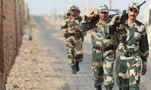 ड्रोन को BSF ने मार गिराया, पिस्तौल और हेरोइन तस्करी नाकाम ड्रोन को BSF ने मार गिराया, पिस्तौल और हेरोइन तस्करी नाकाम