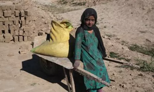 Pakistan के सिंध प्रांत में 13 लाख बच्चे मज़दूरी करने को मजबूर Pakistan के सिंध प्रांत में 13 लाख बच्चे मज़दूरी करने को मजबूर