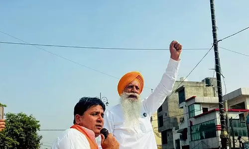 चारुनी ने घोटाले का आरोप लगाया, CBIजांच की मांग की