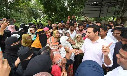 जुबली हिल्स उपचुनाव: KTR ने BRS की प्रगति और कांग्रेस के धोखे को उजागर किया जुबली हिल्स उपचुनाव: KTR ने BRS की प्रगति और कांग्रेस के धोखे को उजागर किया
