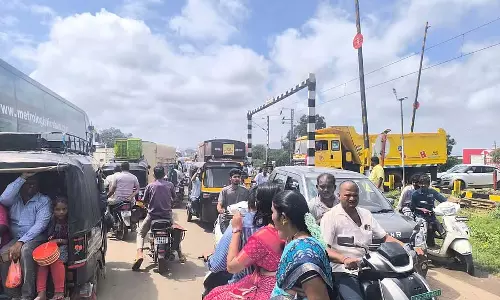 Bangalore की नरक जैसी सड़क Bangalore की नरक जैसी सड़क
