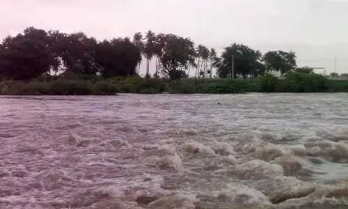 पुल पर पानी: यातायात बाधित पुल पर पानी: यातायात बाधित