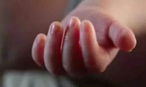 Rajanna-Sircilla में सांप के काटने से 18 महीने के बच्चे की मौत Rajanna-Sircilla में सांप के काटने से 18 महीने के बच्चे की मौत