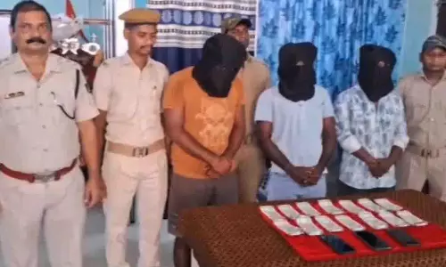 Sonepur में नकली नोट रैकेट का भंडाफोड़, 4 लाख रुपये जब्त Sonepur में नकली नोट रैकेट का भंडाफोड़, 4 लाख रुपये जब्त