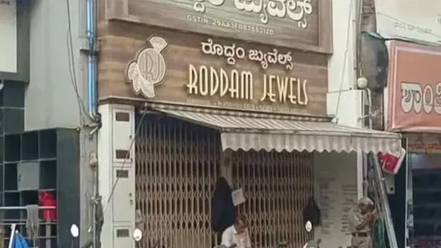 kerala पोट्टी और गोवर्धन के ठिकानों पर छापेमारी, सोने के साक्ष्य बरामद