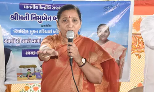 केंद्रीय मंत्री ने Gujarat के भावनगर में तटीय सफाई अभियान शुरू किया केंद्रीय मंत्री ने Gujarat के भावनगर में तटीय सफाई अभियान शुरू किया