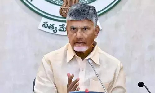 तटीय इलाकों के लोगों को रिहैबिलिटेशन सेंटर में शिफ्ट किया जाना चाहिए: CM Chandrababu तटीय इलाकों के लोगों को रिहैबिलिटेशन सेंटर में शिफ्ट किया जाना चाहिए: CM Chandrababu