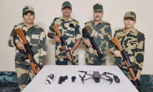 BSF ने पंजाब सीमा पर दो पिस्तौल, दो ड्रोन और हेरोइन का पैकेट बरामद किया