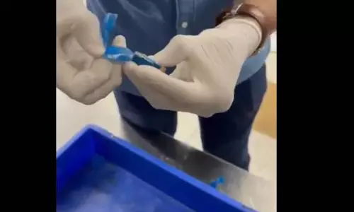 सोने का ढक्कन लगा था प्लास्टिक बोतल में, एयरपोर्ट में पकड़ाया तस्कर सोने का ढक्कन लगा था प्लास्टिक बोतल में, एयरपोर्ट में पकड़ाया तस्कर