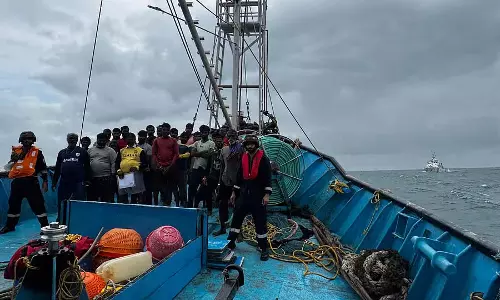 Karnataka : भारतीय तटरक्षक बल द्वारा 31 मछुआरों को बचाया गया Karnataka : भारतीय तटरक्षक बल द्वारा 31 मछुआरों को बचाया गया