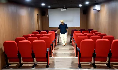 Punjab के बीर तालाब चिड़ियाघर में थिएटर खुलने का इंतज़ार कर रहा Punjab के बीर तालाब चिड़ियाघर में थिएटर खुलने का इंतज़ार कर रहा