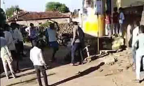 Karnataka: बीदर में विवाहेतर संबंध के आरोप में व्यक्ति की पीट-पीटकर हत्या Karnataka: बीदर में विवाहेतर संबंध के आरोप में व्यक्ति की पीट-पीटकर हत्या