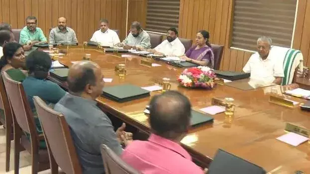Kerala: प्रधानमंत्री और गुप्त समझौते को लेकर राजनीतिक सरगर्मी बढ़ी Kerala: प्रधानमंत्री और गुप्त समझौते को लेकर राजनीतिक सरगर्मी बढ़ी