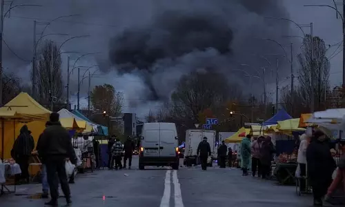 Ukraine का कहना है कि कीव पर रूसी हमले में तीन लोगों की मौत हो गई और 6 बच्चों समेत 29 लोग घायल