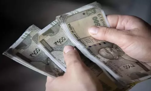 श्रम इंस्पेक्टर सस्पेंड, व्यापारियों से करता था पैसा वसूली