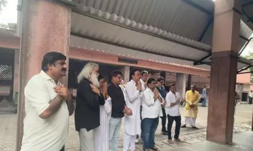 साराभाई के कलाकारों ने शो का टाइटल ट्रैक गाकर Satish Shah को भावुक विदाई दी साराभाई के कलाकारों ने शो का टाइटल ट्रैक गाकर Satish Shah को भावुक विदाई दी