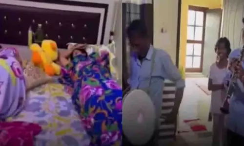 माँ का अनोखा तरीका: बेटियों को जगाने के लिए बैंड, सोशल मीडिया पर चर्चा माँ का अनोखा तरीका: बेटियों को जगाने के लिए बैंड, सोशल मीडिया पर चर्चा