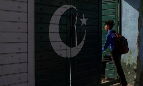 Karachi Board पर आलोचना, ई-मार्किंग फेल होने से छात्र बिना मार्कशीट के