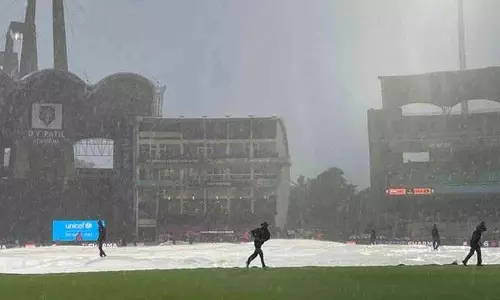 12 ओवर के बाद बारिश ने बांग्लादेश की पारी में खलल डाला 12 ओवर के बाद बारिश ने बांग्लादेश की पारी में खलल डाला