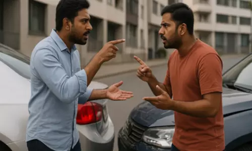 ऑटोरिक्शा चालक का क्रोध, Bengal में सीमा शुल्क अधिकारी पर हमला ऑटोरिक्शा चालक का क्रोध, Bengal में सीमा शुल्क अधिकारी पर हमला