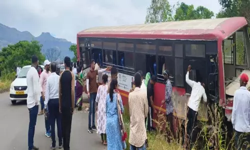 Malshej Ghat पर दो बस दुर्घटनाएं: आठ घायल, बड़ी दुर्घटना टली Malshej Ghat पर दो बस दुर्घटनाएं: आठ घायल, बड़ी दुर्घटना टली