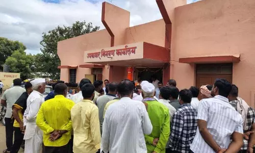 व्यापारियों की हड़ताल के कारण Bhigwan अनाज मंडी अचानक बंद