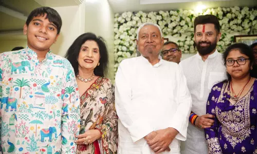 CM नीतीश कुमार पहुंचे चिराग पासवान के घर, छठ पूजा समारोह में हुए शामिल