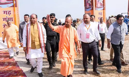 CM योगी आदित्यनाथ ने गढ़मुक्तेश्वर और तिगरी मेले की समीक्षा की
