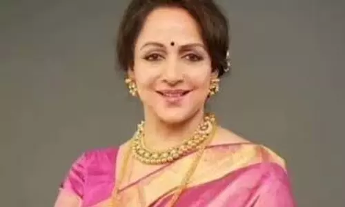 Hema Malini की 77 में भी फिटनेस का राज: डिसिप्लिन और बैलेंस्ड लाइफस्टाइल Hema Malini की 77 में भी फिटनेस का राज: डिसिप्लिन और बैलेंस्ड लाइफस्टाइल