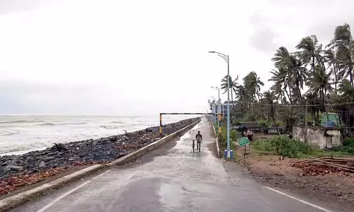 चक्रवात मंथा के कारण Kolkata में हल्की बारिश: राज्य पर प्रभाव चक्रवात मंथा के कारण Kolkata में हल्की बारिश: राज्य पर प्रभाव