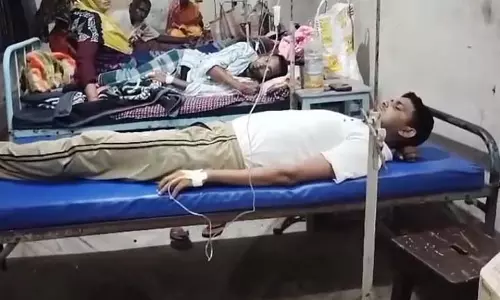 मेले में विषाक्त भोजन: 12 लोग अस्पताल में भर्ती, दुकानदार मृत मिला मेले में विषाक्त भोजन: 12 लोग अस्पताल में भर्ती, दुकानदार मृत मिला