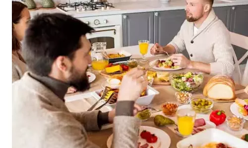 Dinner का सही समय: जानें सोने से कितनी देर पहले खाना चाहिए और क्यों
