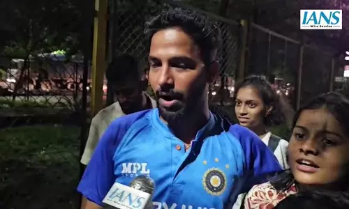 ICC महिला वर्ल्ड कप 2025: इंडिया बनाम बांग्लादेश मुकाबले में फैंस का उत्साह, बारिश ने थोड़ी बिगाड़ दी माहौल