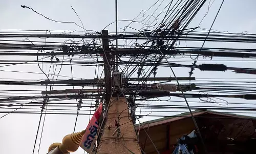 बिना अनुमति के जल परियोजना में बिजली के तार लगाने पर DVC नाराज