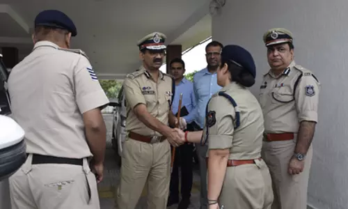 Gujarat पुलिस प्रमुख ने राष्ट्रीय एकता दिवस समारोह की तैयारियों की समीक्षा की Gujarat पुलिस प्रमुख ने राष्ट्रीय एकता दिवस समारोह की तैयारियों की समीक्षा की