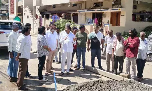 सीसी सड़क के काम में तेजी लाई जाए: पार्षद Mettu Kumar Yadav