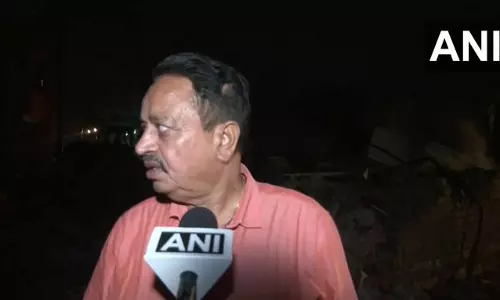 पटाखे से लगी आग, SDRF और दमकल की त्वरित कार्रवाई से काबू, कोई हताहत नहीं पटाखे से लगी आग, SDRF और दमकल की त्वरित कार्रवाई से काबू, कोई हताहत नहीं