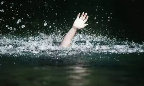 नदी में नहाते समय प्रेमिका डूबी, प्रेमी को मछुआरे ने बचाया