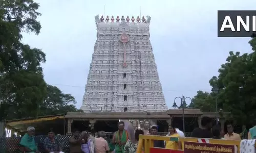 तामिलनाडु: तिरुचेंदुर मुरुगन मंदिर में कंधा शष्टी उत्सव के सुरासंहरम की तैयारियां तेज
