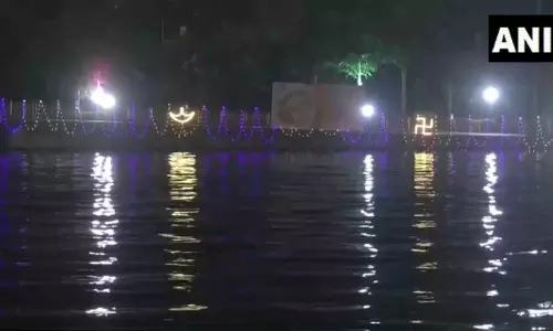 लखनऊ जगमग हुआ रोशनी से: दीपोत्सव की तैयारियों में सजा नवाबी शहर लखनऊ जगमग हुआ रोशनी से: दीपोत्सव की तैयारियों में सजा नवाबी शहर