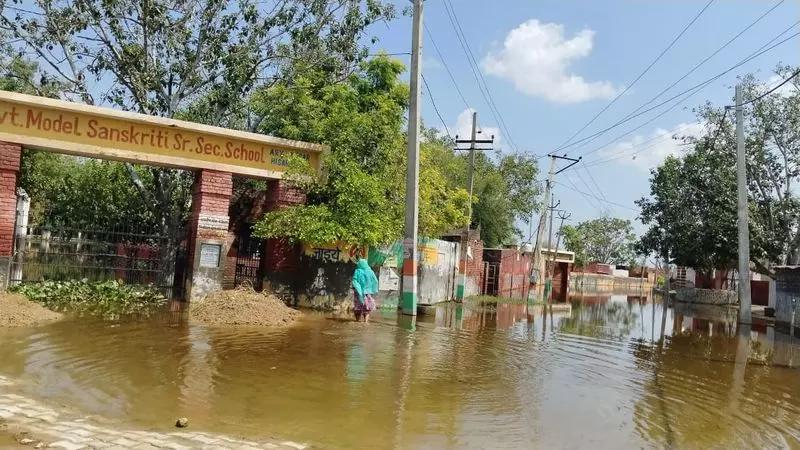 हरियाणा में चरमराती बुनियादी संरचना और शिक्षकों की कमी उजागर हरियाणा में चरमराती बुनियादी संरचना और शिक्षकों की कमी उजागर