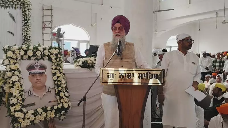 आईपीएस अधिकारी वाई पूरन कुमार की अंतिम अरदास में शामिल हुए राजनीतिक नेता आईपीएस अधिकारी वाई पूरन कुमार की अंतिम अरदास में शामिल हुए राजनीतिक नेता